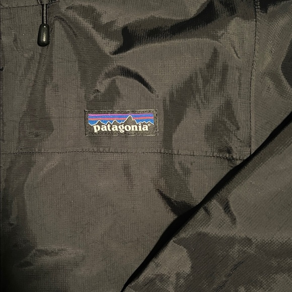 Women’s Patagonia raincoat - Picture 2 of 3